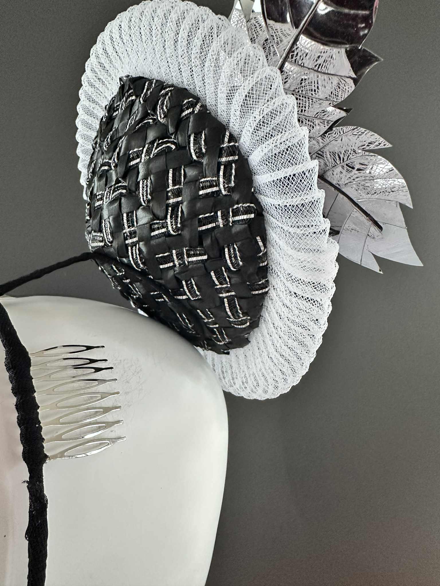 Nyla - Black and white Percher